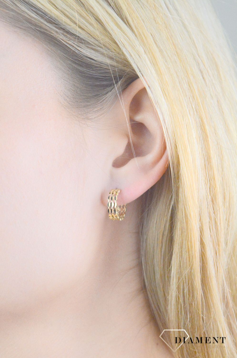 Kolczyki złote kółeczka próba 375, KL 10927 375, Stylowe kolczyki wykonane z wysokiej jakości złota próby 375. Kolczyki mają okrągły kształt. Kolczyki to ponadczasowa biżuteria, która pasuje do każdego rodzaju stylizacji. Dzięki tak wy.jpg